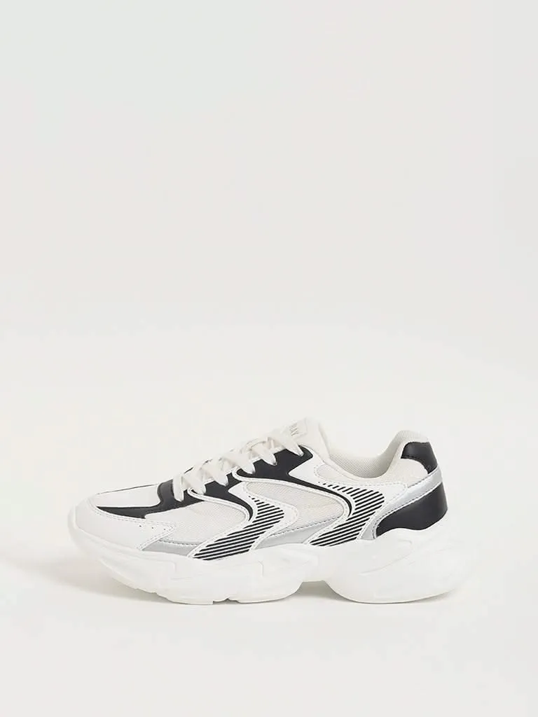 SOLEPLAY White & Black Sports Sneakers